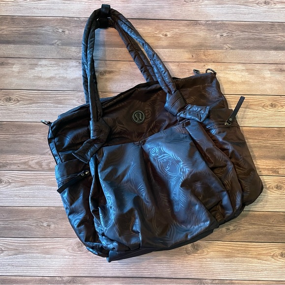Lululemon Triumph ✨ Peacock Embossed Bag for SV Bay Club - Picture 2 of 9